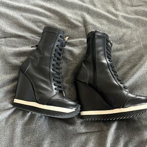 Ruthie Davis boot sneaker